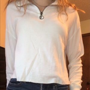white hollister half zip cropped boyfriend tee